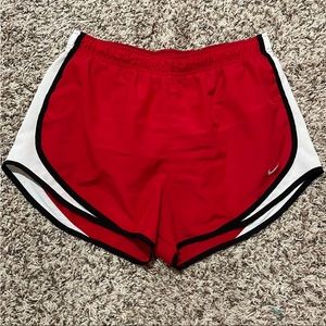 Nike shorts size L